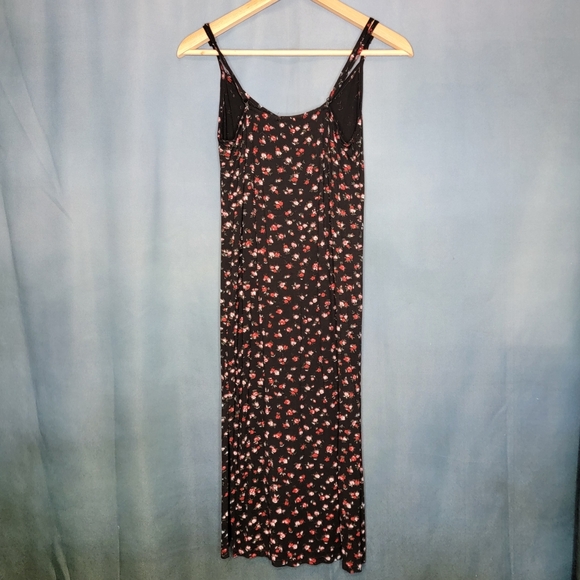 Pretty Little Thing Floral Dress - Picture 5 of 8